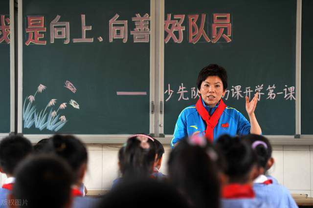 他没有明确表示同意或不同意，关于这次对话没有人讨论，因为你不能与有合同的球员交谈。